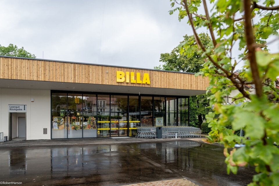 Der neue Markt hat eine von außen zugängliche Pfandflaschenrückgabe.