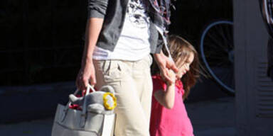 Suri Cruise trägt weiter High Heels