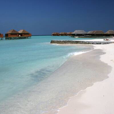 10. Veligandu Island Resort