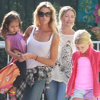 Denise Richards hat mit Freundin viel zu besprechen