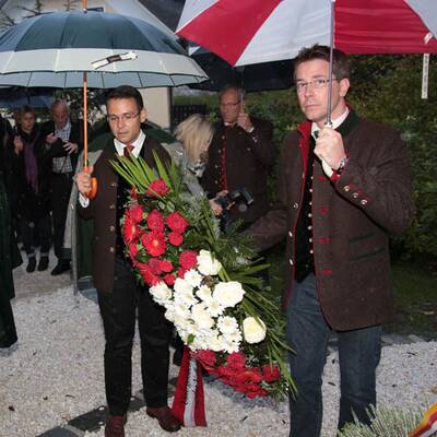 Kranzniederlegung am Grab von Jörg Haider