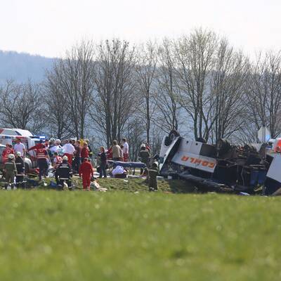 Bilder vom Schulbusunfall in Schwand