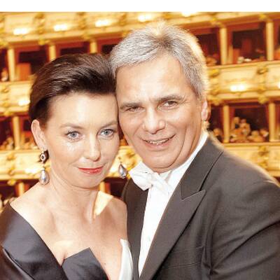 Erste-Bank-Chef A. Treichl fährt mit Kindern in Ski-Urlaub.