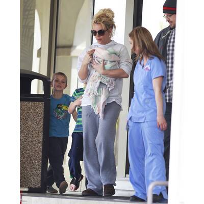 Britney Spears bringt ihr Hündchen zum Arzt