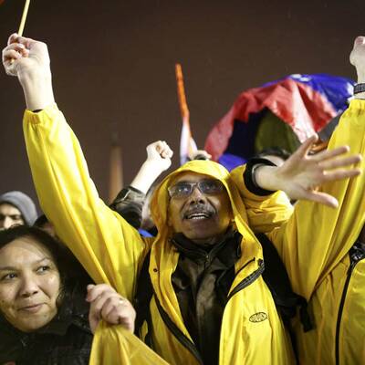 Weißer Rauch über Vatikan