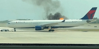Flugzeug-Triebwerk brennt: 300 Passagiere evakuiert