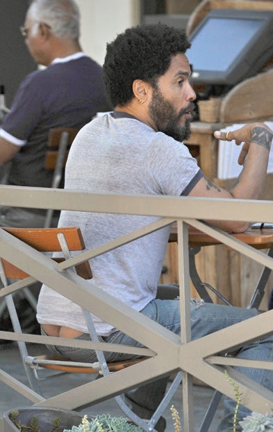 Lenny Kravit: Maurer-Dekolleté