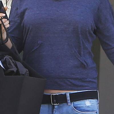 Mila Kunis shoppt mit kleinem Baby-Bauch