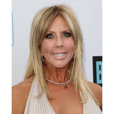 Stars mit Kinn-Implantaten