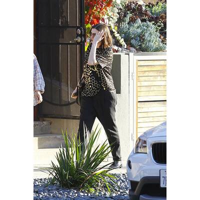 Anne Hathaway versteckt Babybauch