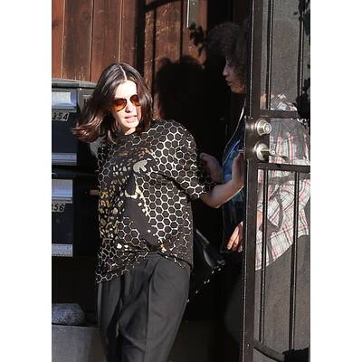 Anne Hathaway versteckt Babybauch