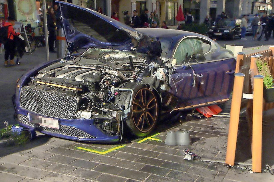 Bentley nach Crash beschlagnahmt
