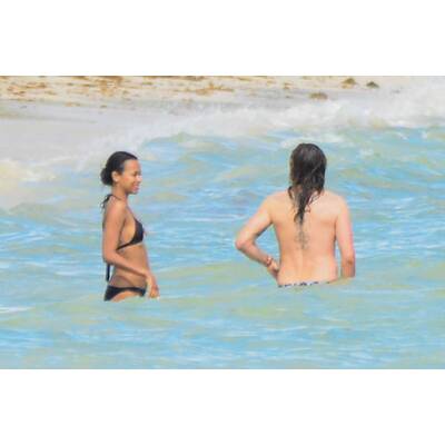 Zoe Saldana & Ehemann Marco Perego: Knutsch-Show in Mexiko