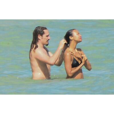 Zoe Saldana & Ehemann Marco Perego: Knutsch-Show in Mexiko