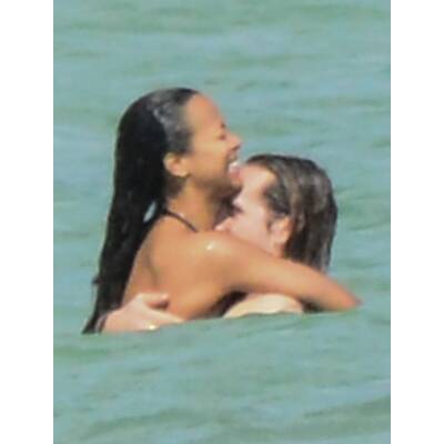 Zoe Saldana & Ehemann Marco Perego: Knutsch-Show in Mexiko