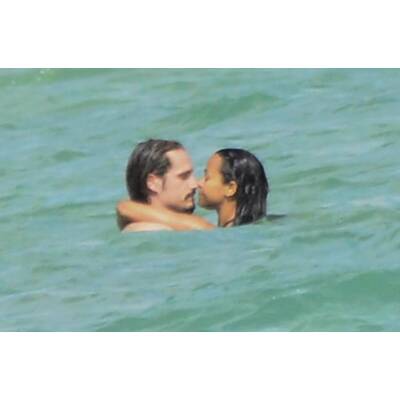 Zoe Saldana & Ehemann Marco Perego: Knutsch-Show in Mexiko