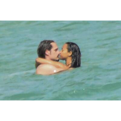 Zoe Saldana & Ehemann Marco Perego: Knutsch-Show in Mexiko