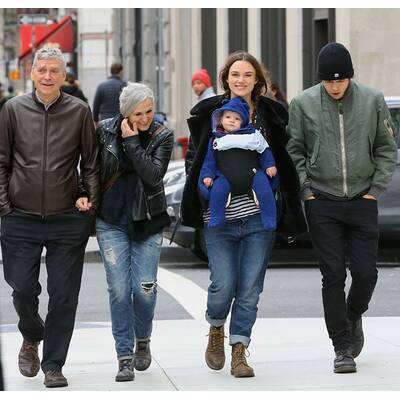 Keira Knightley spaziert mit Baby Edie