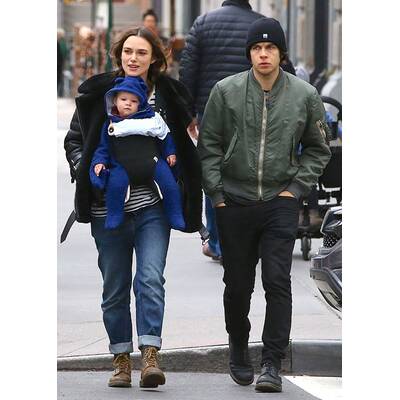 Keira Knightley spaziert mit Baby Edie