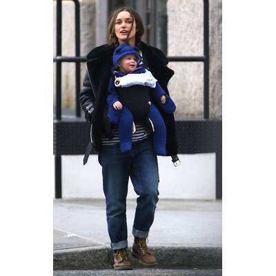 Keira Knightley spaziert mit Baby Edie