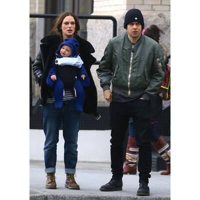 Keira Knightley spaziert mit Baby Edie