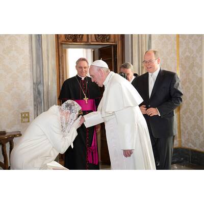 Fürstin Charlène & Albert treffen Papst Franziskus