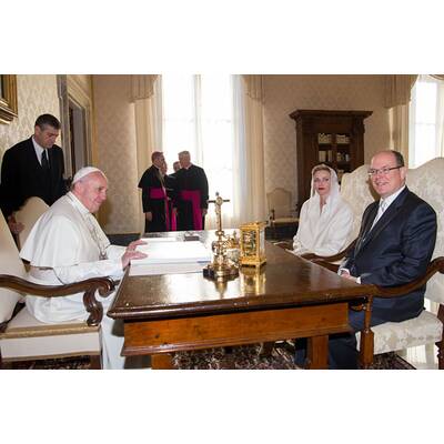Fürstin Charlène & Albert treffen Papst Franziskus