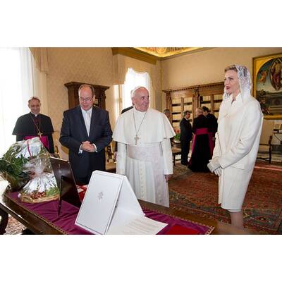 Fürstin Charlène & Albert treffen Papst Franziskus