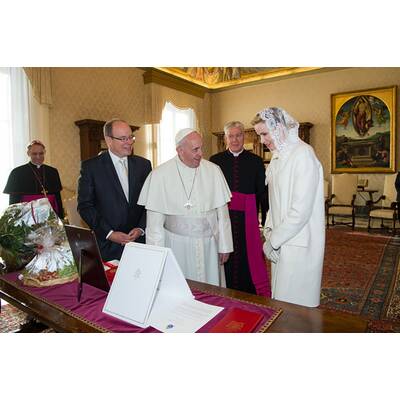 Fürstin Charlène & Albert treffen Papst Franziskus
