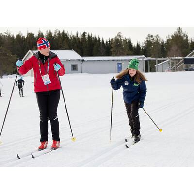 Norwegen-Royals vergnügen sich beim Skifahren in Lillehammer