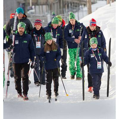 Norwegen-Royals vergnügen sich beim Skifahren in Lillehammer