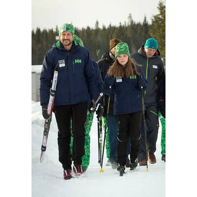 Norwegen-Royals vergnügen sich beim Skifahren in Lillehammer