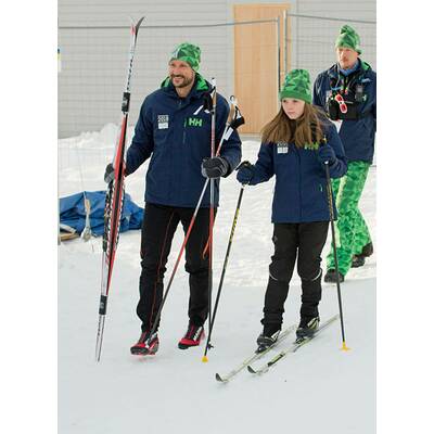 Norwegen-Royals vergnügen sich beim Skifahren in Lillehammer