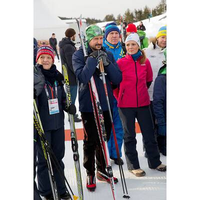 Norwegen-Royals vergnügen sich beim Skifahren in Lillehammer