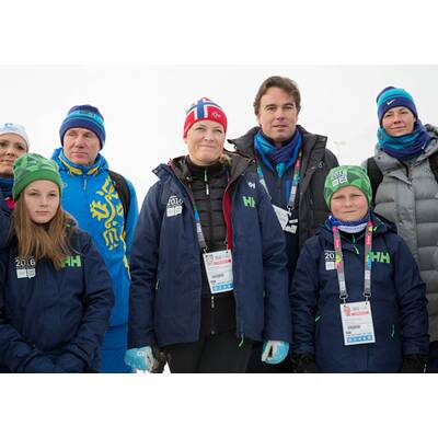 Norwegen-Royals vergnügen sich beim Skifahren in Lillehammer