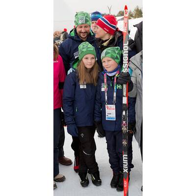 Norwegen-Royals vergnügen sich beim Skifahren in Lillehammer