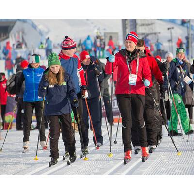 Norwegen-Royals vergnügen sich beim Skifahren in Lillehammer