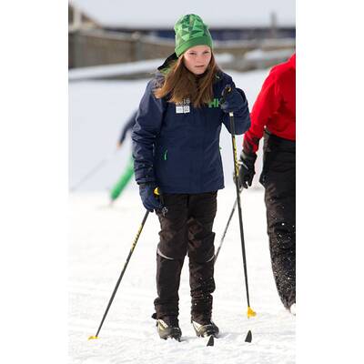 Norwegen-Royals vergnügen sich beim Skifahren in Lillehammer