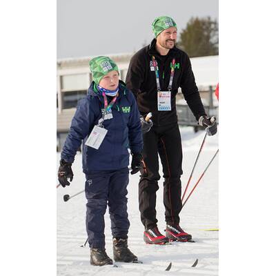Norwegen-Royals vergnügen sich beim Skifahren in Lillehammer