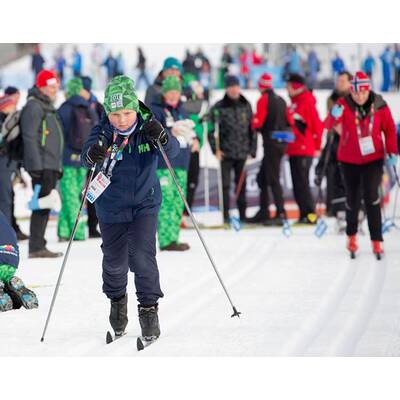 Norwegen-Royals vergnügen sich beim Skifahren in Lillehammer