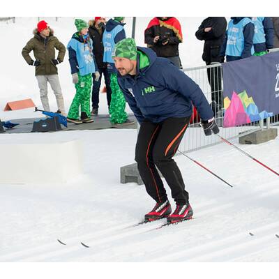 Norwegen-Royals vergnügen sich beim Skifahren in Lillehammer