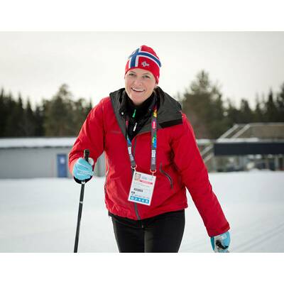 Norwegen-Royals vergnügen sich beim Skifahren in Lillehammer