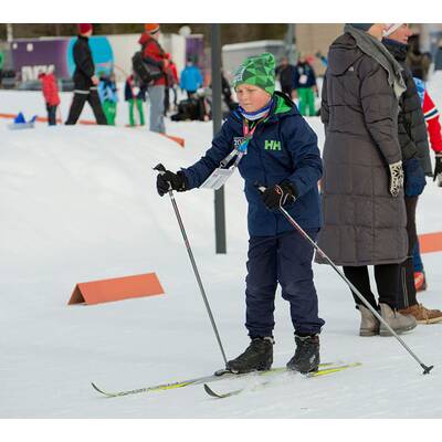 Norwegen-Royals vergnügen sich beim Skifahren in Lillehammer
