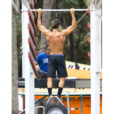 Zac Efron & Dwayne Johnson: Mucki-Duell