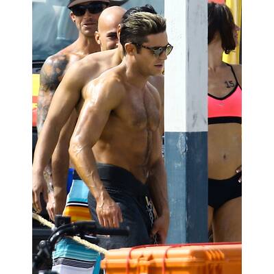 Zac Efron & Dwayne Johnson: Mucki-Duell