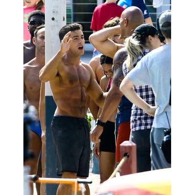 Zac Efron & Dwayne Johnson: Mucki-Duell