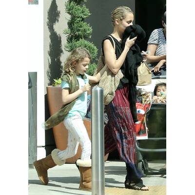 Nicole Richie shoppt mit Mini-Me-Tochter