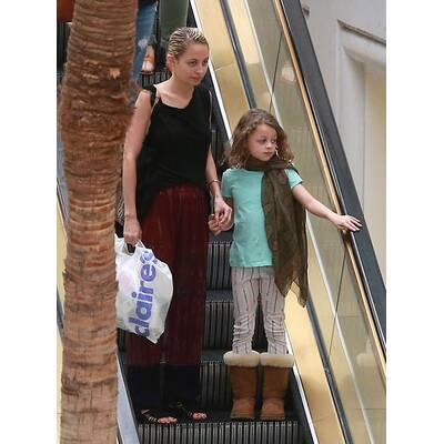 Nicole Richie shoppt mit Mini-Me-Tochter