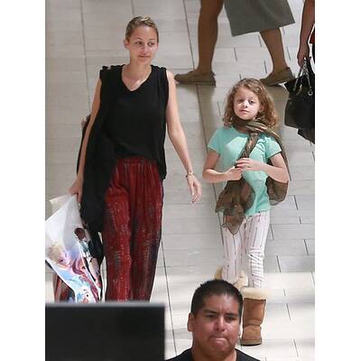 Nicole Richie shoppt mit Mini-Me-Tochter