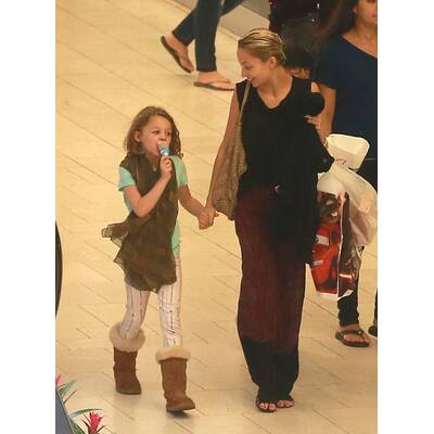Nicole Richie shoppt mit Mini-Me-Tochter